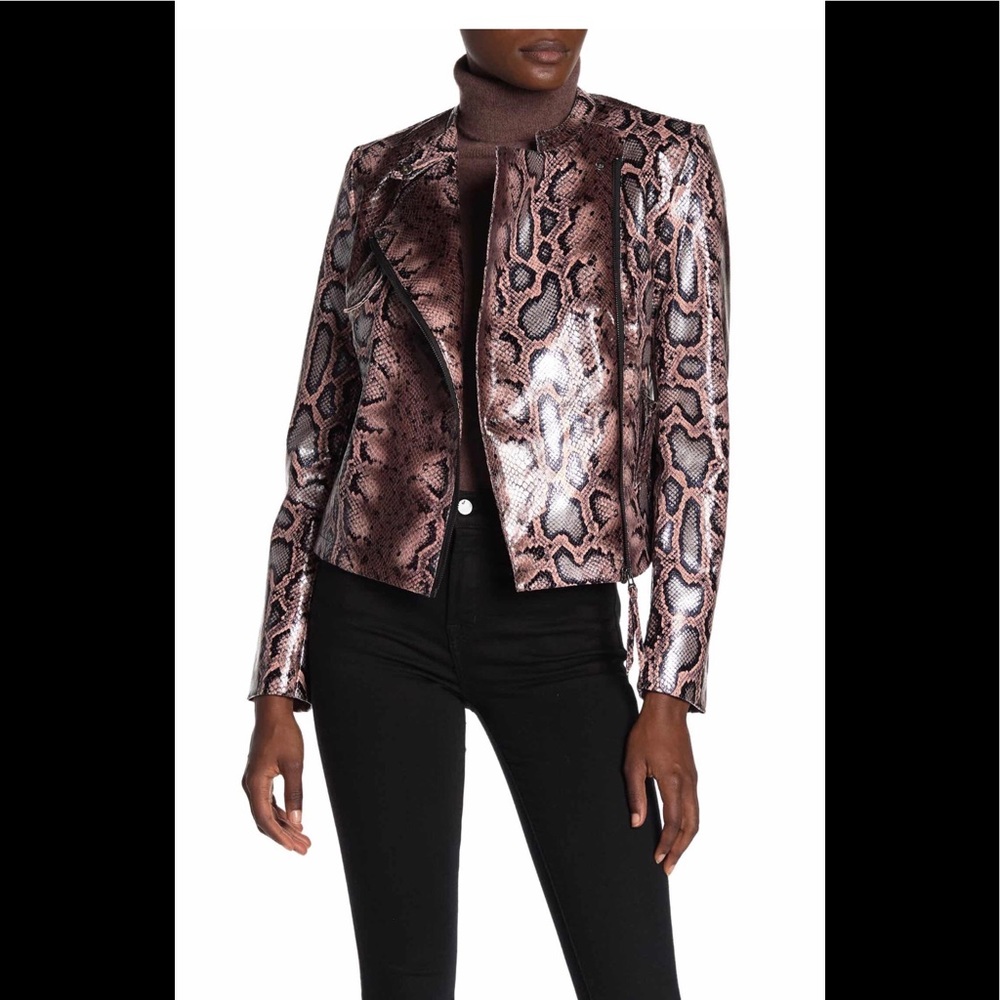 Faux leather 🐍 snake print moto jacket 🧥